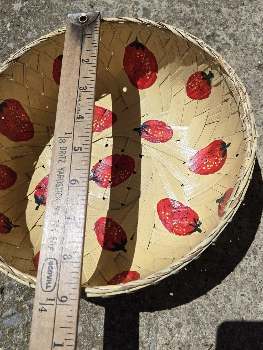 Hand‎ painted Woven basket with strawberries/ Tomaroes Cottage Core Shabby Chic
